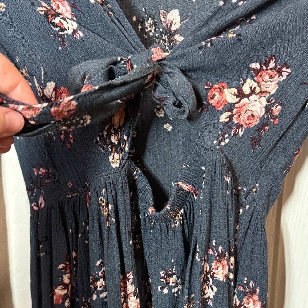 American Eagle Floral Long Sleeve - Picture 3 of 10